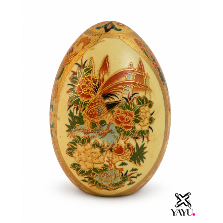 HUEVO DECORATIVO DE PORCELANA .