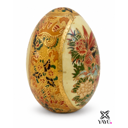 HUEVO DECORATIVO DE PORCELANA .